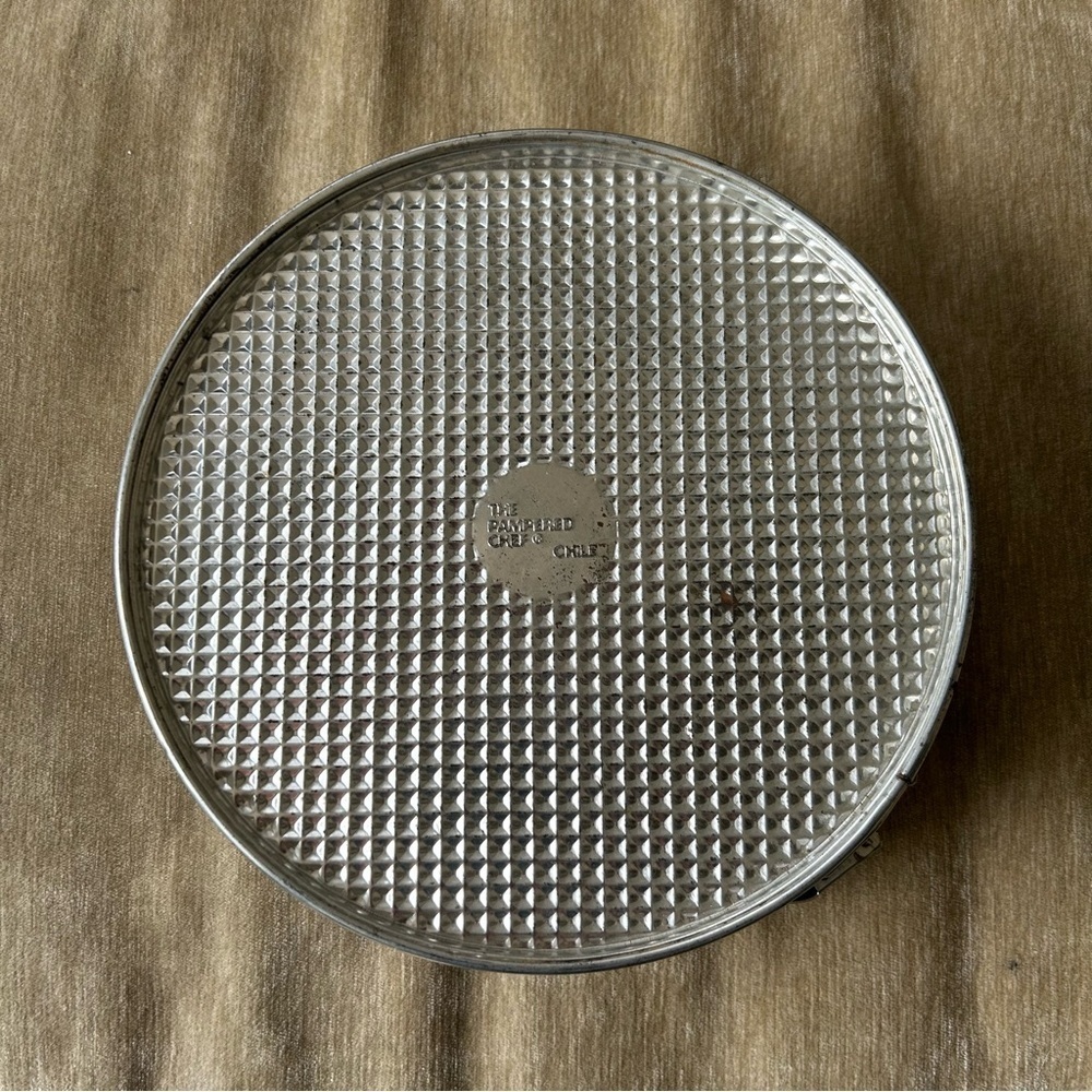 Pampered Chef Textured Silver Springform Pan - Picture 3 of 5